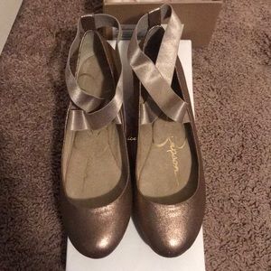 Jessica Simpson Mandayss in Sandbar gold